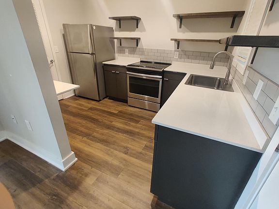 2nd image of 140 Jennings Ave #202