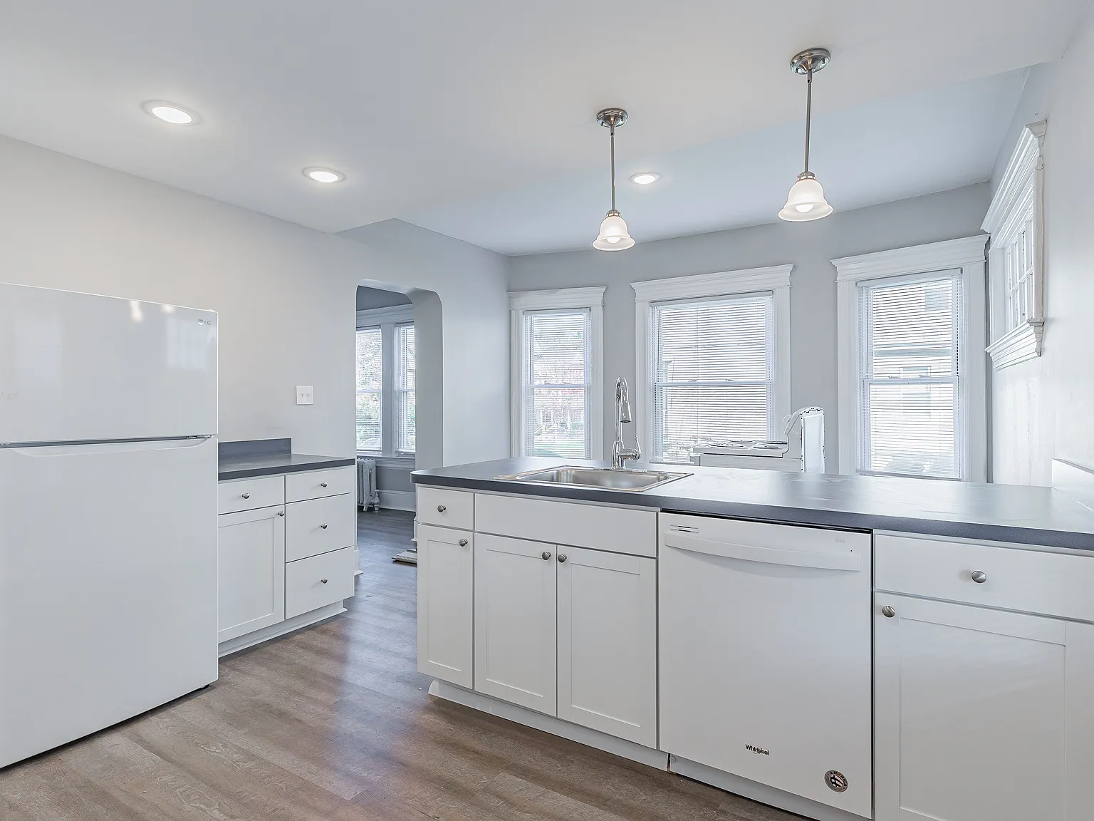5 bed, 1.5 bath, 1900 sqft, $2,500 — Photo 4