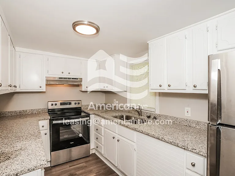 2116165_006_kitchen_7.jpg