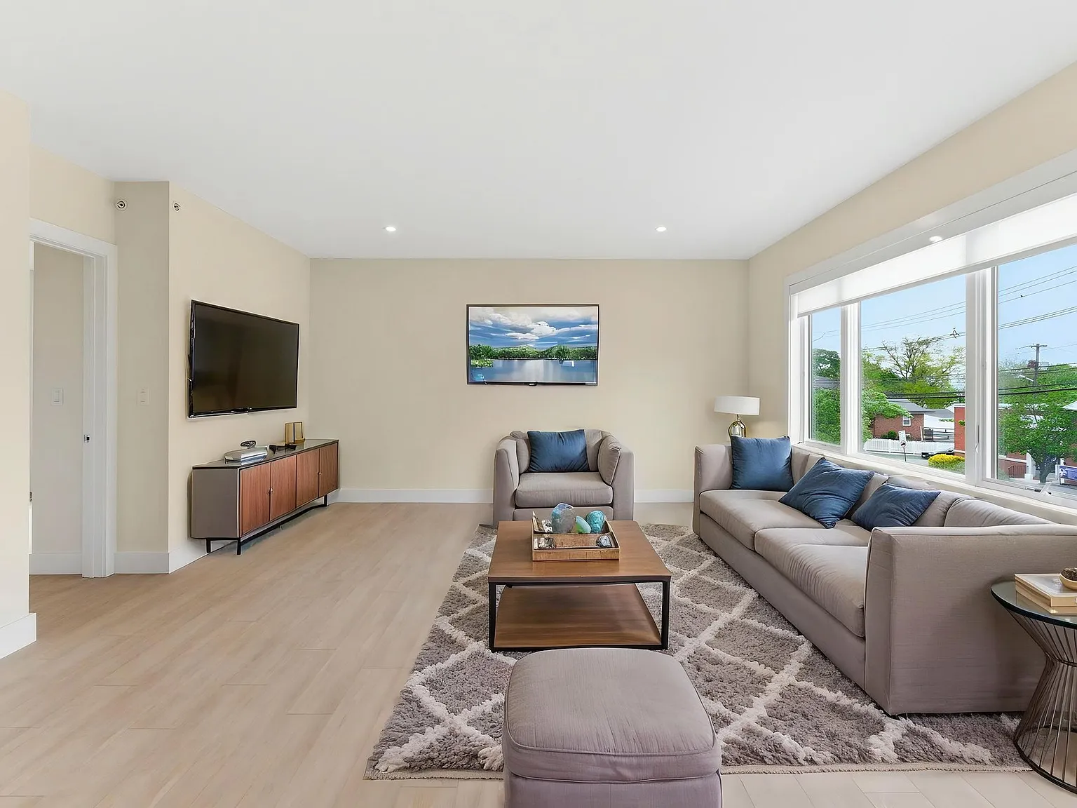2 bed, 1100 sqft, $3,150 — Photo 2