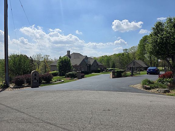 4th image of 1041 Hidden Valley Dr