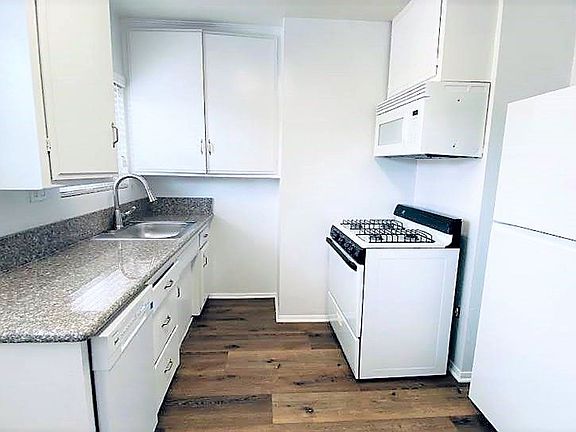 3rd image of 5716 Tujunga Ave #111-09