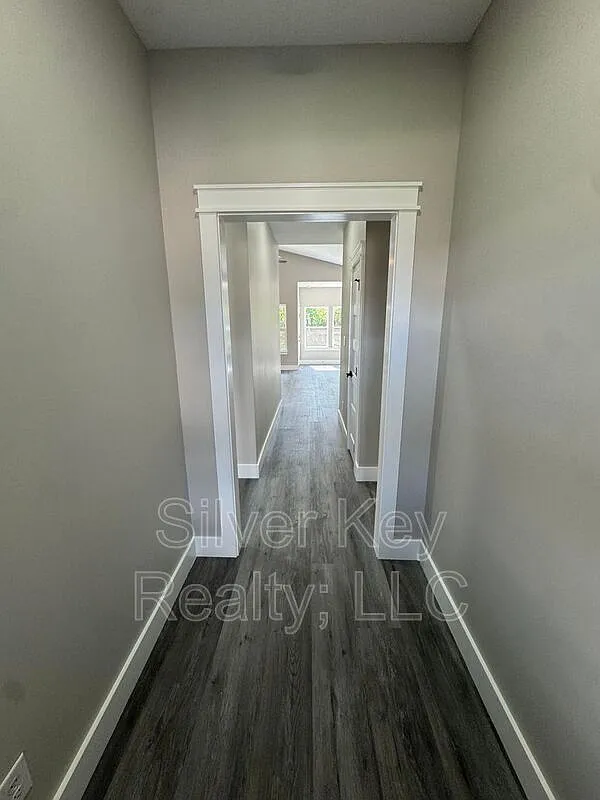 3 bed, 2.0 bath, 1500 sqft, $2,495 — Photo 2