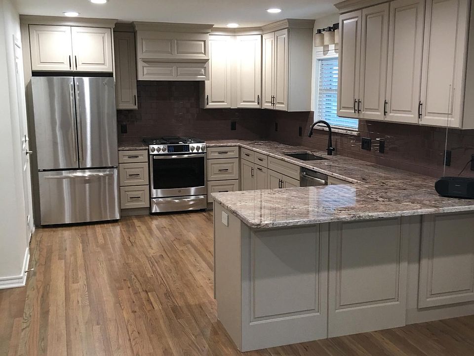 1st image of 325 Makarwich Ct