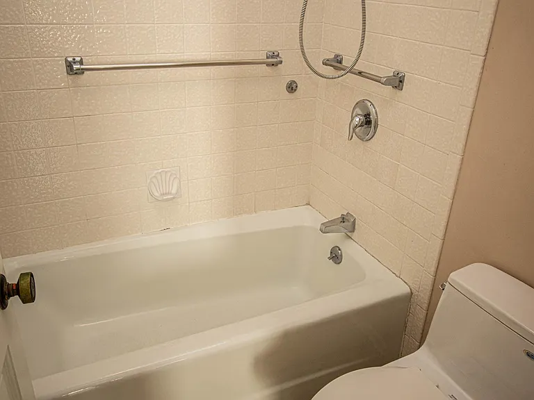 232 Roycroft Ave #2 — Photo 19
