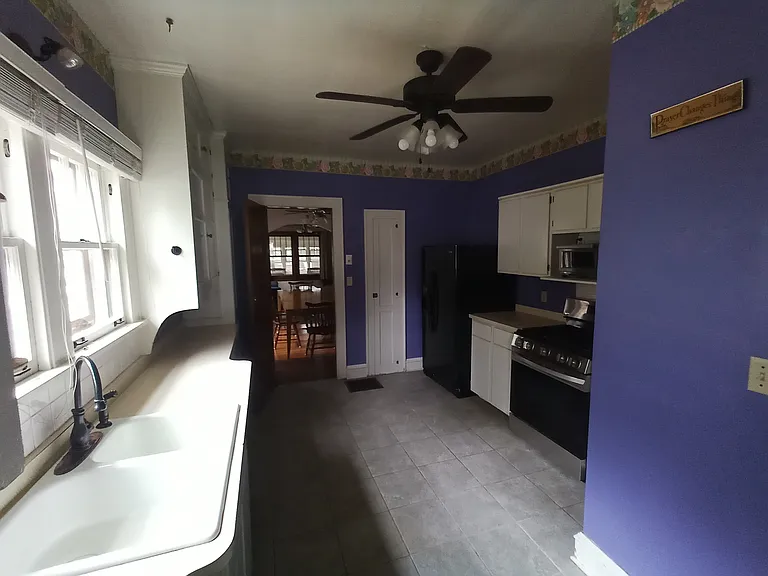 1106 E Olive St — Photo 3