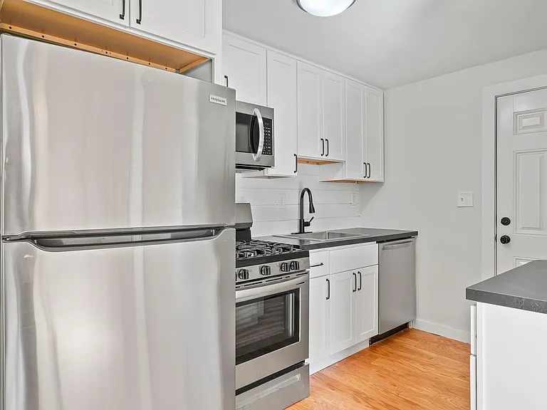 42-44 Saratoga Ave — Photo 5