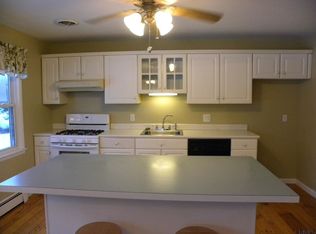 28 Lexington Rd, Cohoes, NY 12047