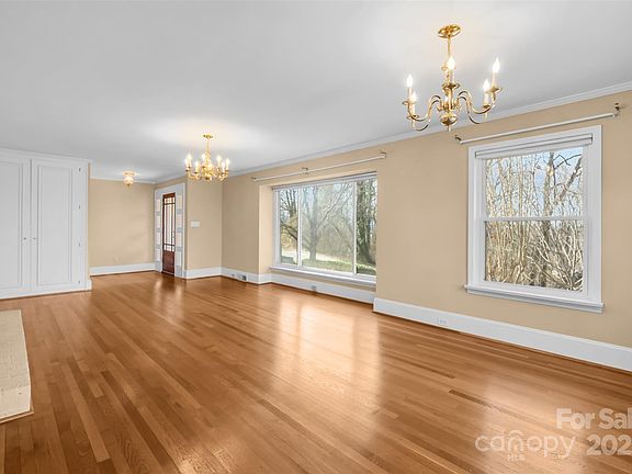 5th image of 232 W Park Dr