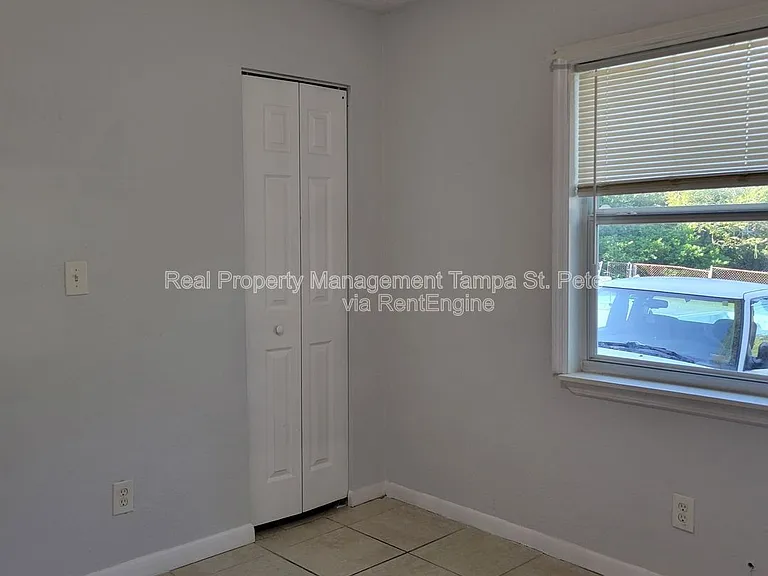 8429 N 39th St #4 — Photo 11