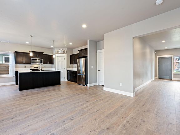 4th image of 20606 SE Slate Ave