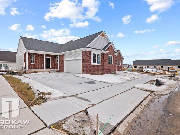 1421 Luxington Dr, Lapeer, MI 48446