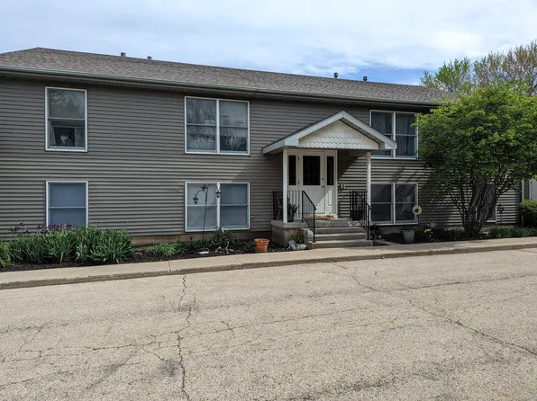 216 Maertz Dr, Sycamore, IL 60178