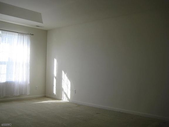 4th image of 28 Spruce Hill Ct #1214