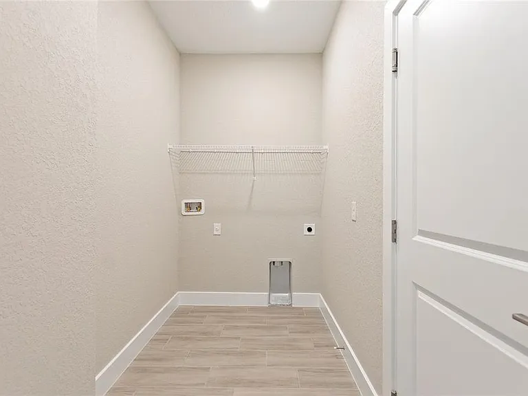 302 Elderberry Ct — Photo 22