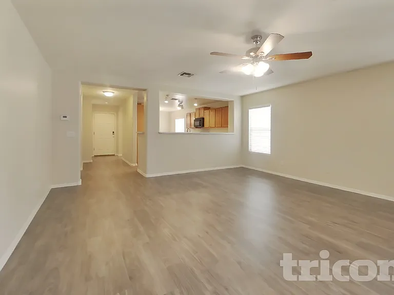 11634 W Vogel Ave — Photo 2