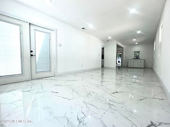 3rd image of 2124 WESTCOTT Street