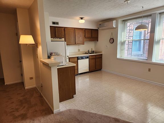 3rd image of 622 S Main St #206