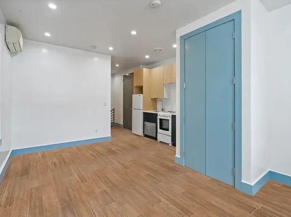 1053 New York Avenue image 4 of 9