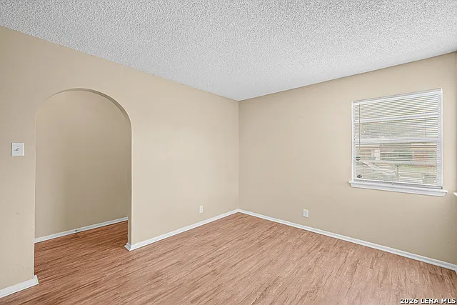 4 bed, 1.0 bath, 1102 sqft, $1,195 — Photo 3
