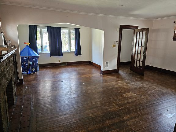 5th image of 58 Wright Ave #1