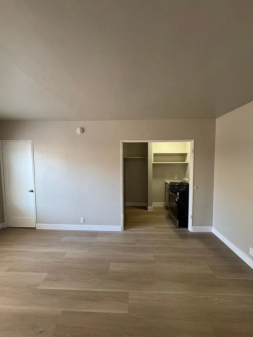 Studio, 1.0 bath, 380 sqft, $1,450 — Photo 2