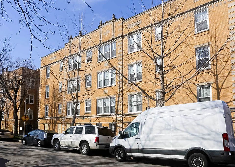 1st image of 1106 W Glenlake Ave Unit 4