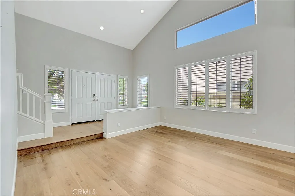 4 bed, 2.5 bath, 2300 sqft, $5,700 — Photo 3