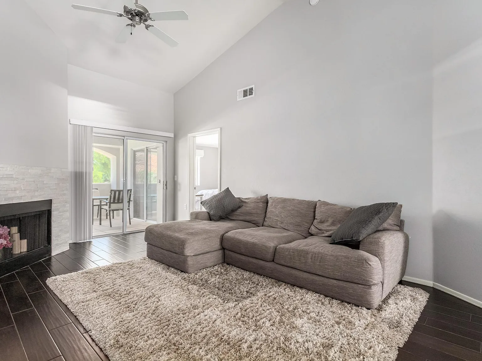 2 bed, 1144 sqft, $2,400 — Photo 4