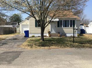 20 Holly Hill Dr, Toms River, NJ 08753