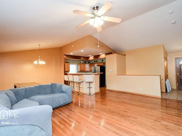 631 Tall Grass Dr — Photo 5