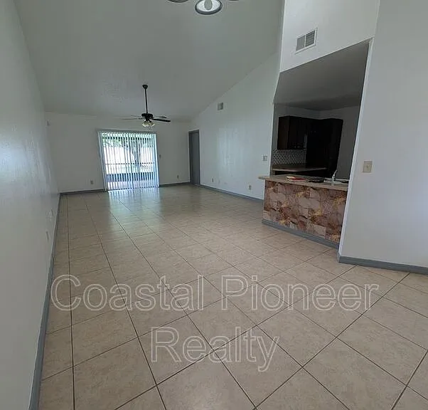 1331 Coolridge Dr — Photo 5