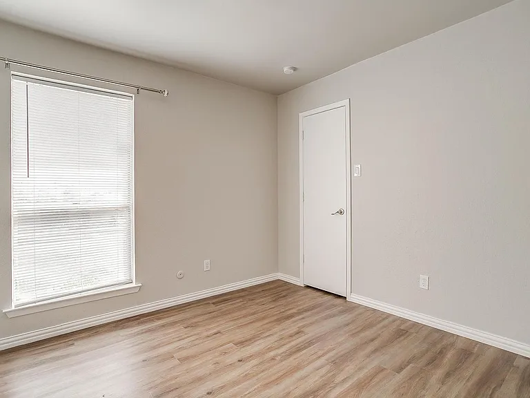 5947 Chimney Wood Cir — Photo 35