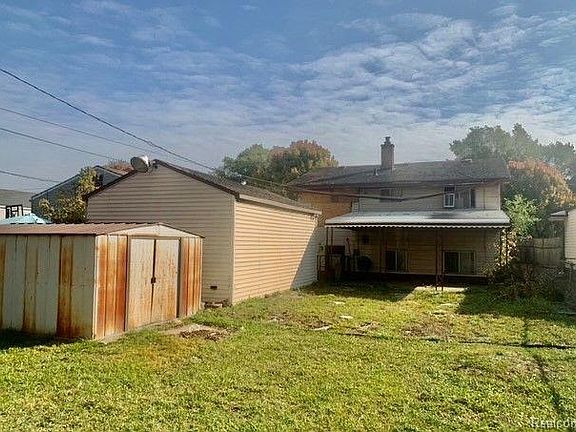 5th image of 22717 Hillock Ave