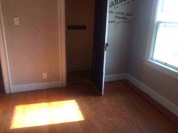 4th image of 517 W Berry Ave