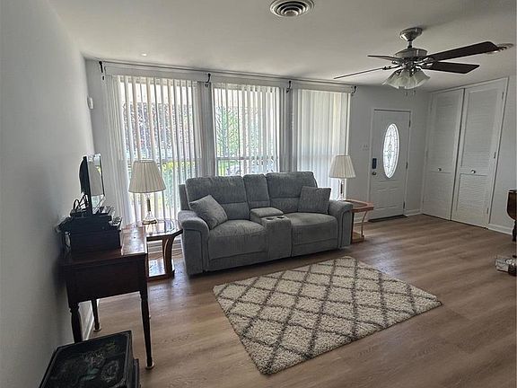5th image of 4117 Christianne Ct