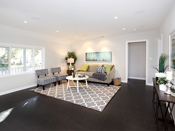 3rd image of 1121 Evelyn Pl