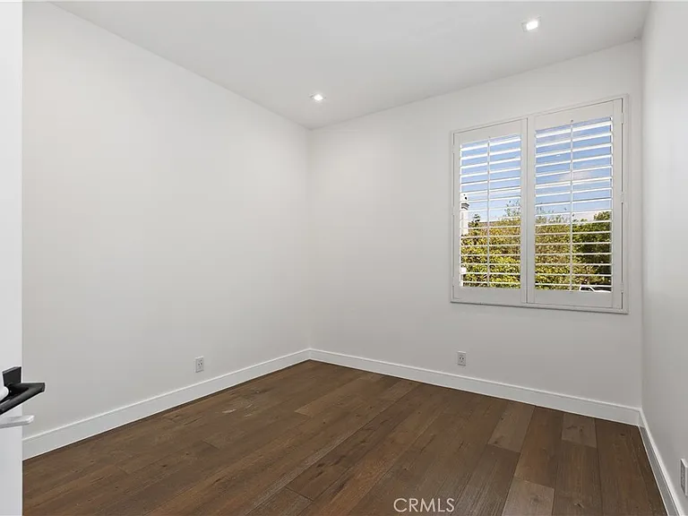 106 Breakers Ln — Photo 29
