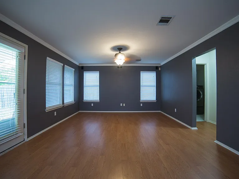 3109 Sauls Dr — Photo 4
