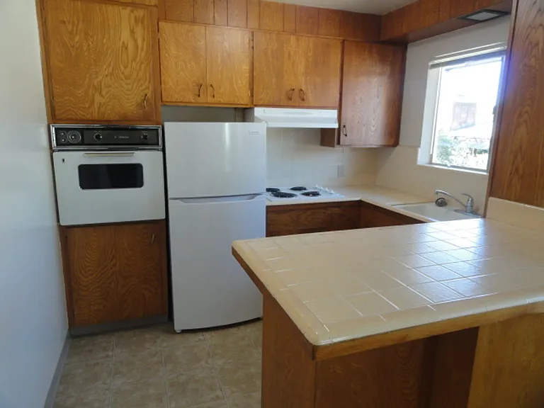 830 Sunset Dr — Photo 5