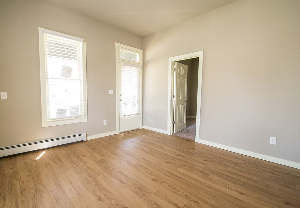 1806 17th Street A Living Room