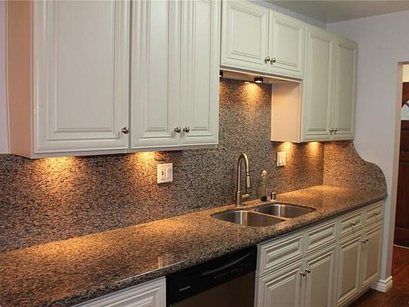 2nd image of 18307 Burbank Blvd Unit 3