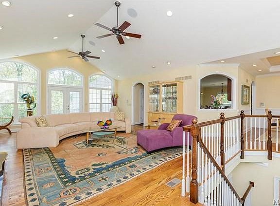 2nd image of 17 Manderly Place Dr