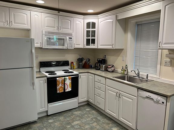 5th image of 8220 171st Ave NE #1
