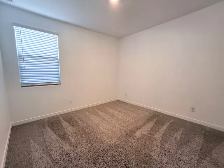 18796 W Cameron Dr — Photo 22