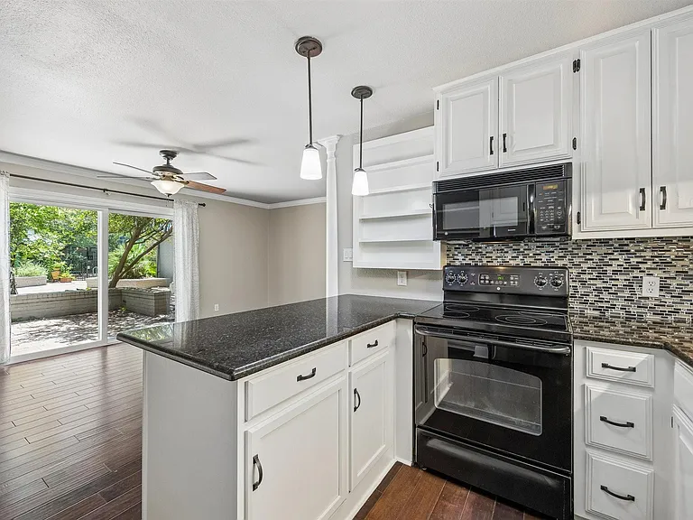 2500 Steck Ave #18 — Photo 14