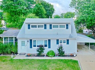 21 Pinetree Dr, Parlin, NJ 08859