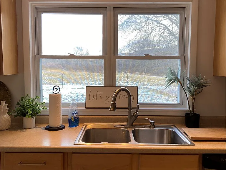 33 Suburban Dr — Photo 14
