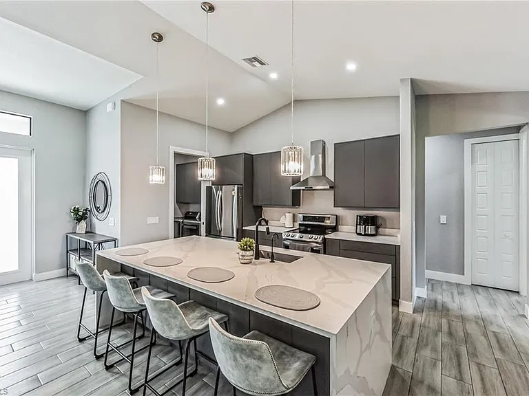 4618 Catalina Ln — Photo 10