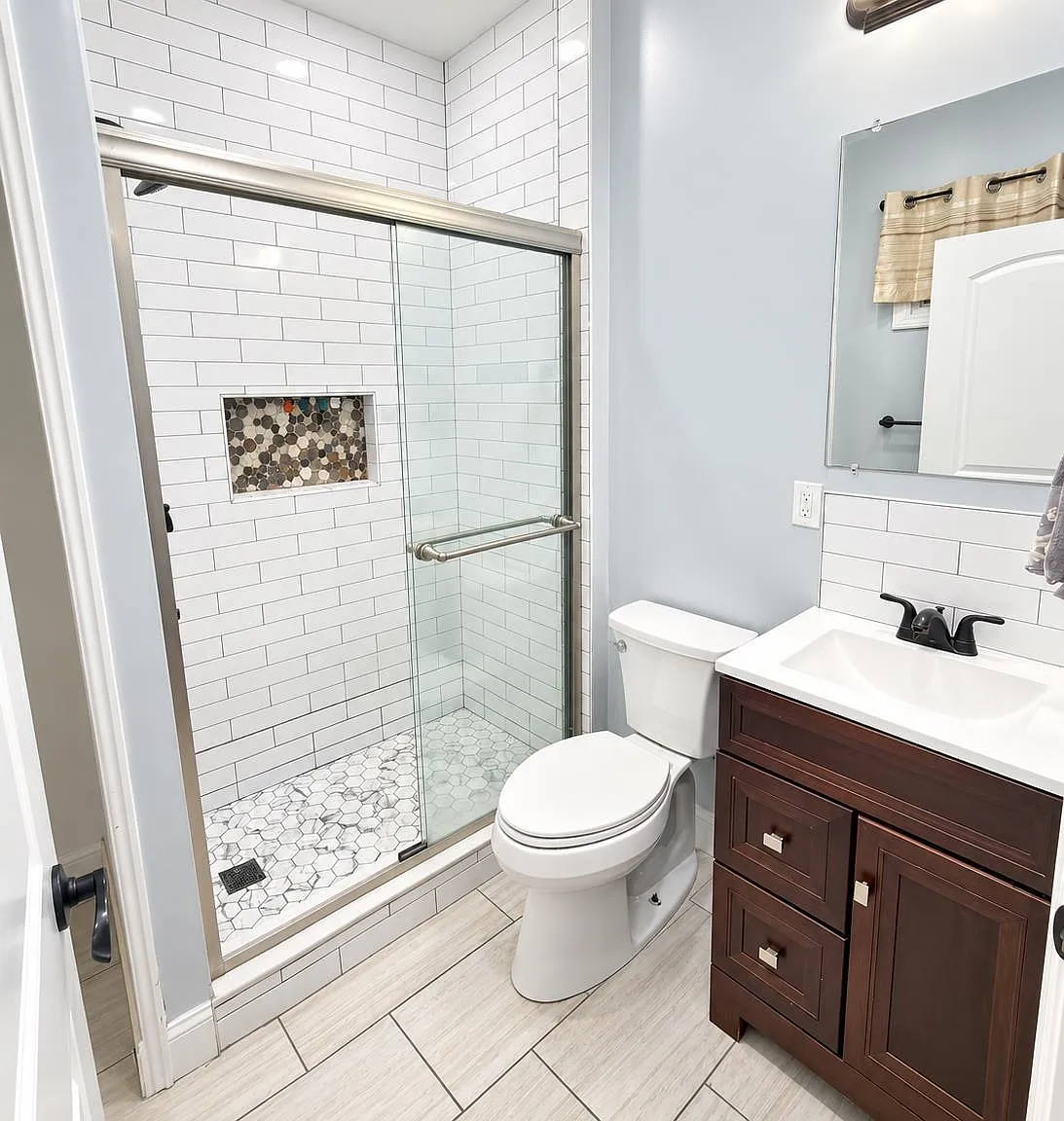 3 bed, 2.0 bath, 2886 sqft, $3,200 — Photo 3